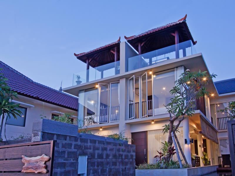 Grace And Milena Guesthouse กูตา ภายนอก รูปภาพ