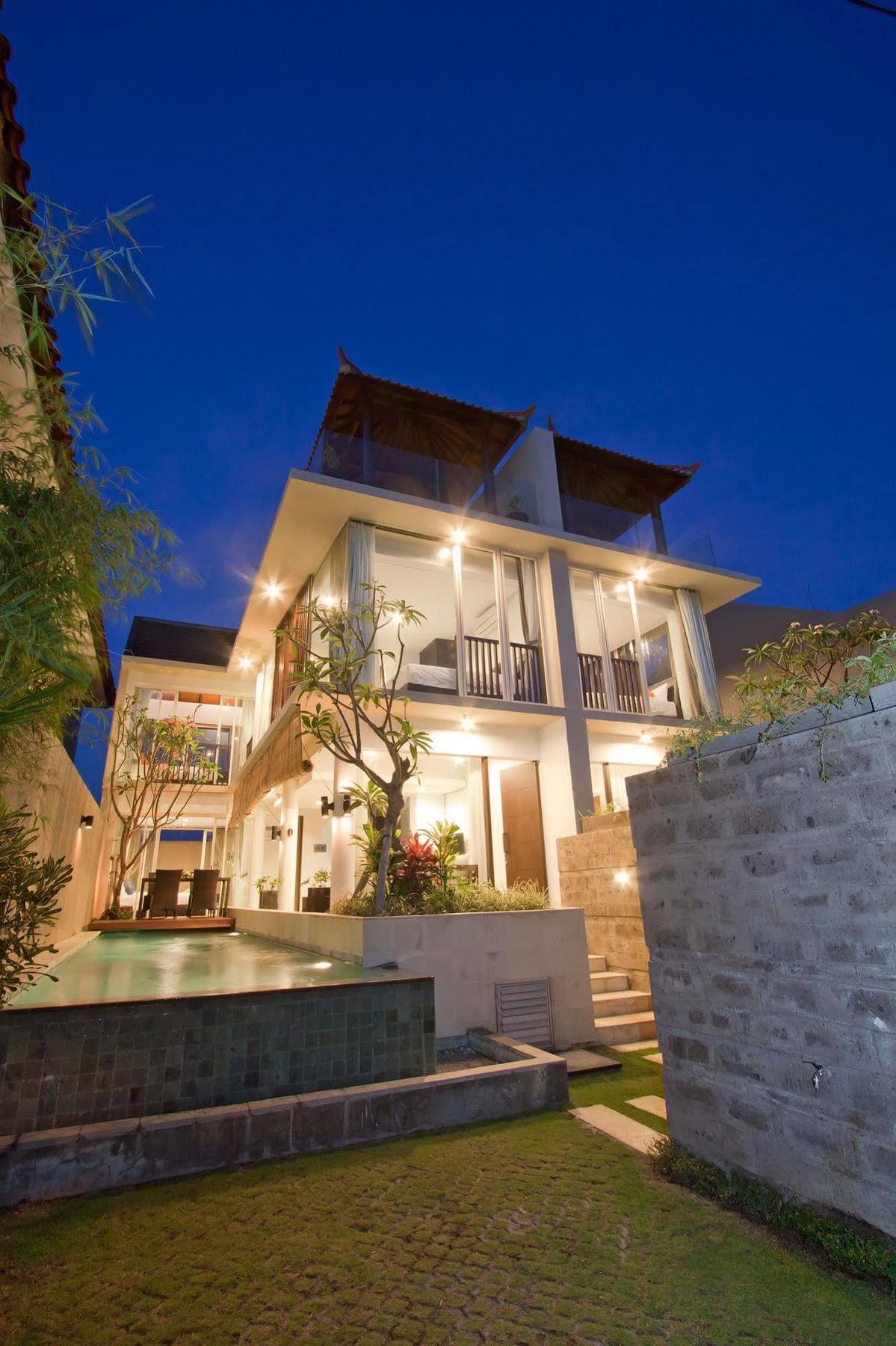 Grace And Milena Guesthouse กูตา ภายนอก รูปภาพ