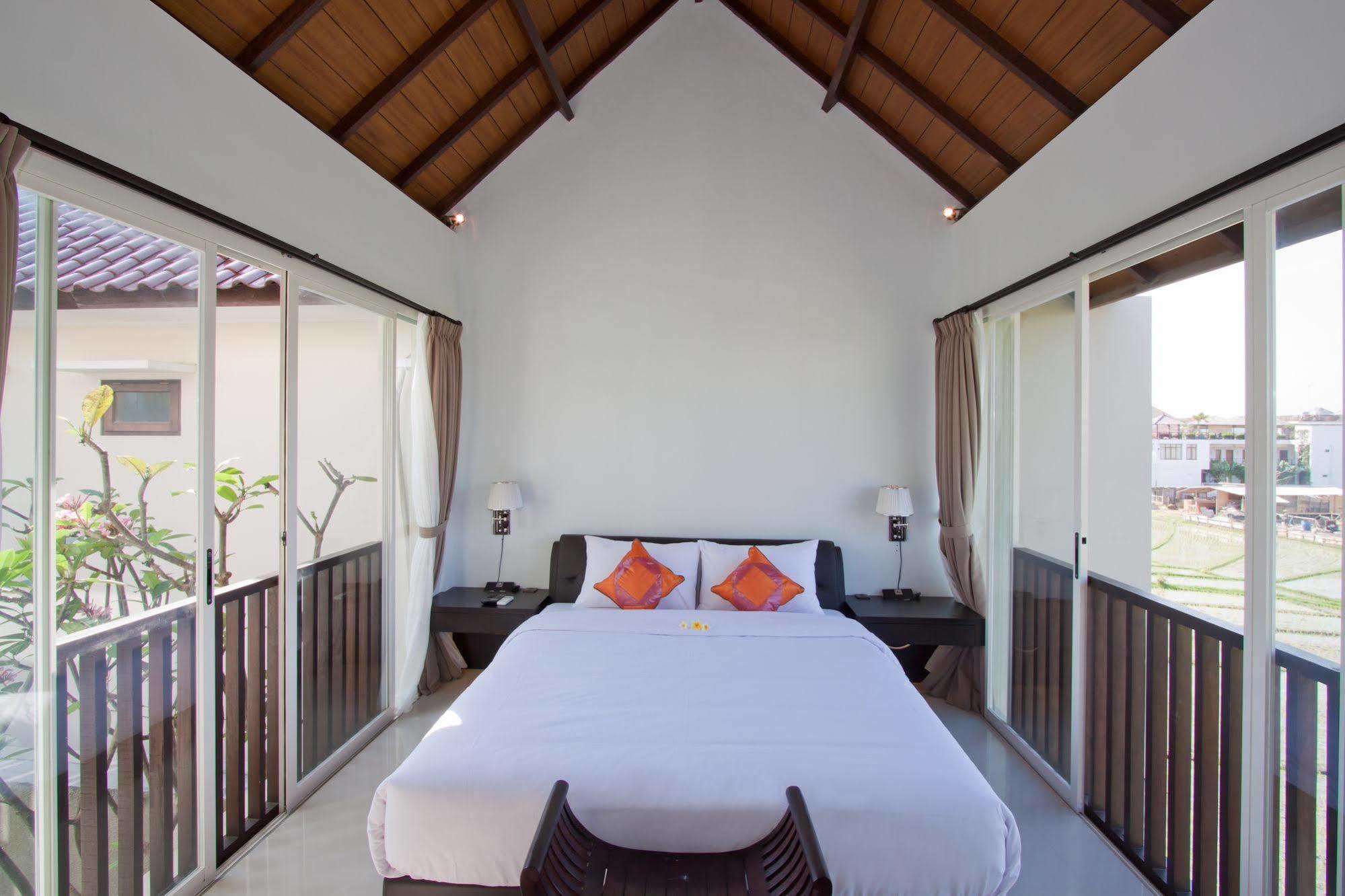 Grace And Milena Guesthouse กูตา ภายนอก รูปภาพ