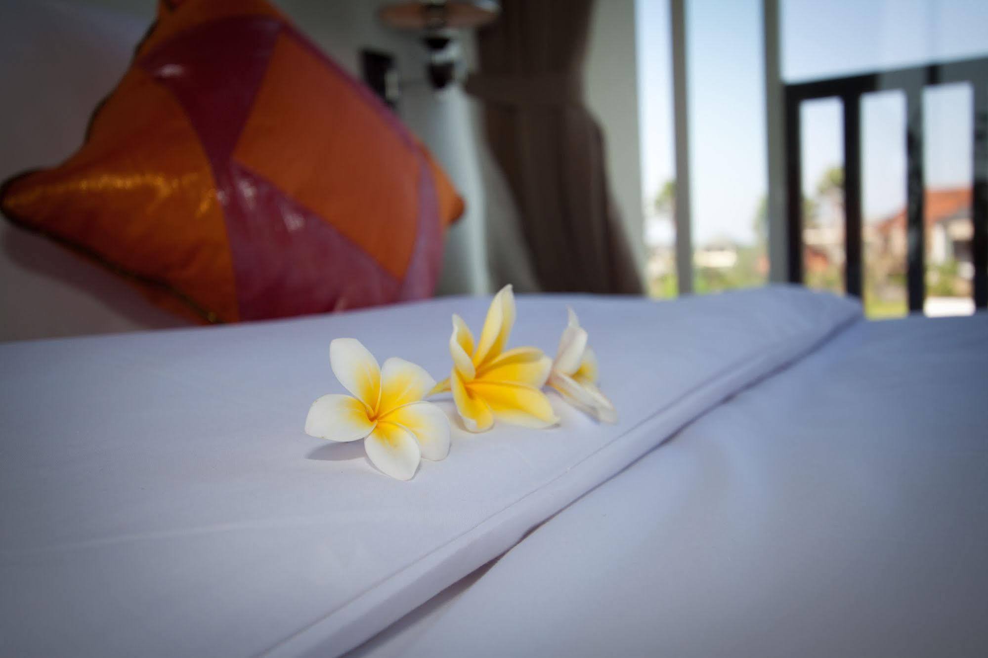 Grace And Milena Guesthouse กูตา ภายนอก รูปภาพ