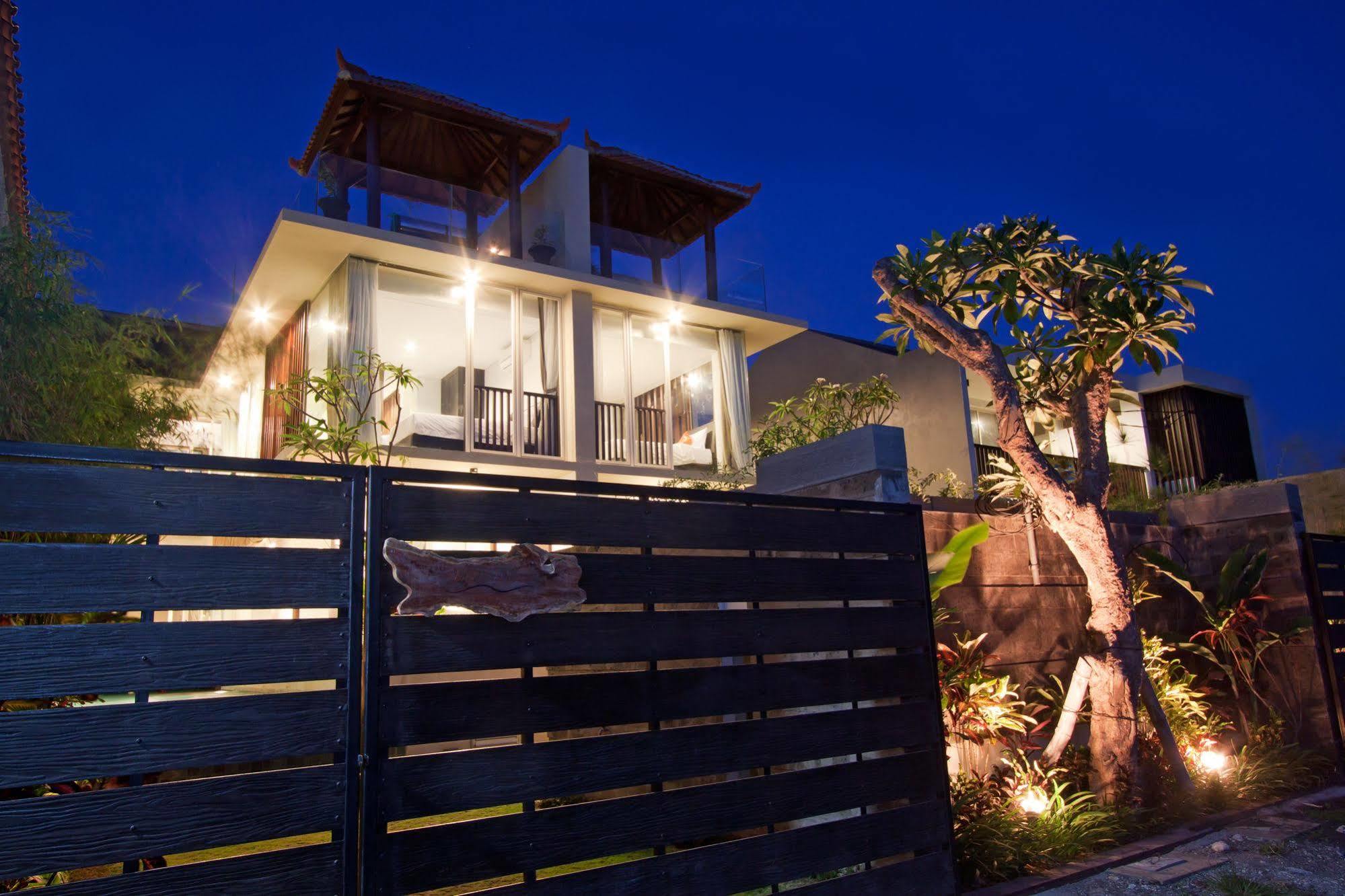 Grace And Milena Guesthouse กูตา ภายนอก รูปภาพ